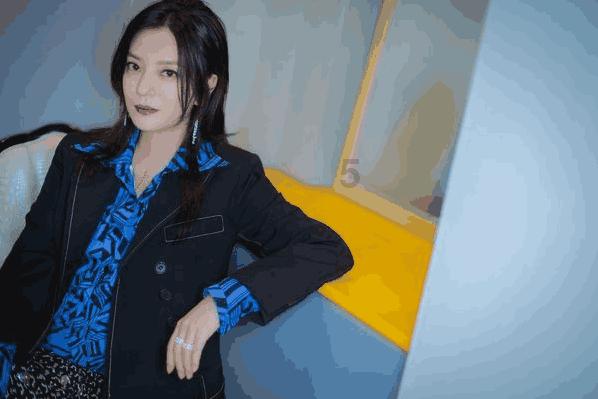 影视：帅哥用奇怪的话语激励美女，怎料内心已经动了真感情，难受